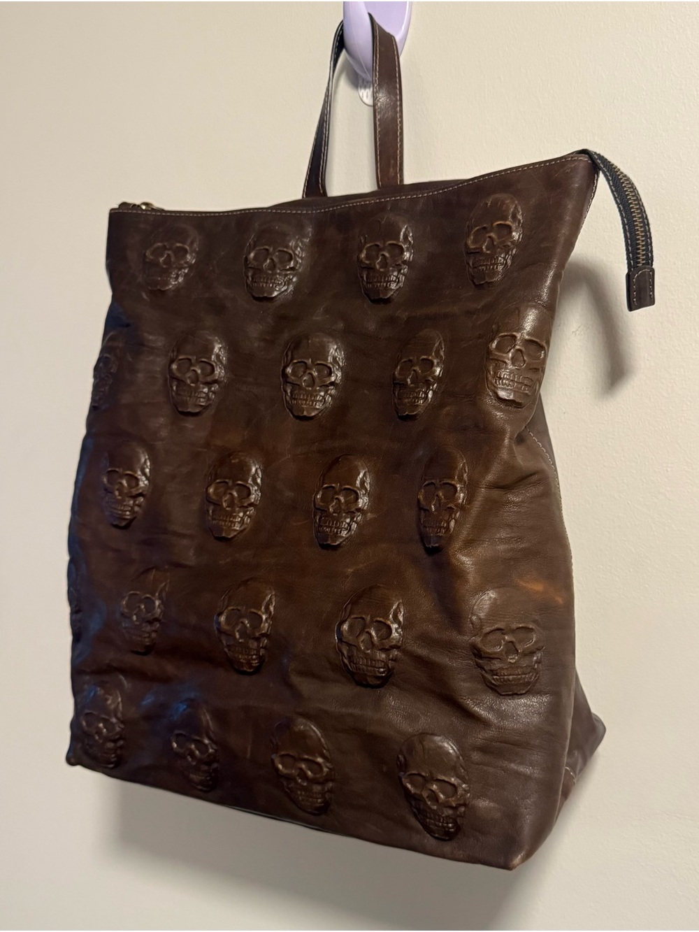IO Pelle Italia 100% Genuine Leather Skull-Embossed Bag